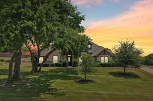 2810 Fossil Creek Dr, Midlothian, TX 76065 - Photo 1