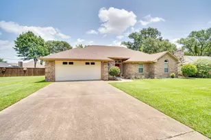 404 Highland Dr, Ennis, TX 75119 - Photo 3