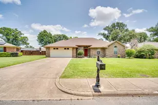 404 Highland Dr, Ennis, TX 75119 - Photo 1