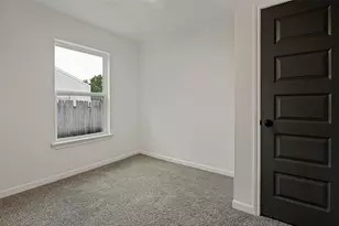 806 10th St, Grand Prairie, TX 75051 - Photo 17