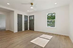 806 10th St, Grand Prairie, TX 75051 - Photo 11