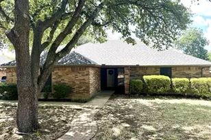 113 NE Timber Ridge Dr, Burleson, TX 76028 - Photo 1