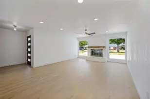 908 Raintree Rd, Fort Worth, TX 76103 - Photo 3