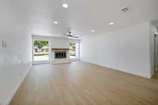 908 Raintree Rd, Fort Worth, TX 76103 - Photo 5
