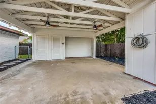 908 Raintree Rd, Fort Worth, TX 76103 - Photo 23