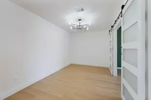 908 Raintree Rd, Fort Worth, TX 76103 - Photo 9