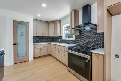 908 Raintree Road, Fort Worth, TX 76103 - Photo 9