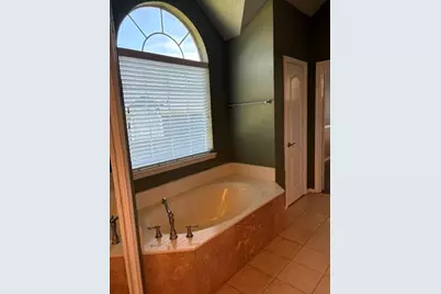 1826 Meadow Crest Drive, Grapevine, TX 76051 - Photo 21