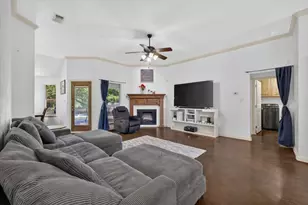7206 Hackberry Ct, Granbury, TX 76048 - Photo 9