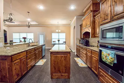 1009 Sky Court, Weatherford, TX 76085 - Photo 5