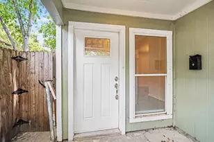 1811 Lipscomb St, Fort Worth, TX 76110 - Photo 3