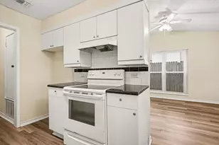 1811 Lipscomb St, Fort Worth, TX 76110 - Photo 7