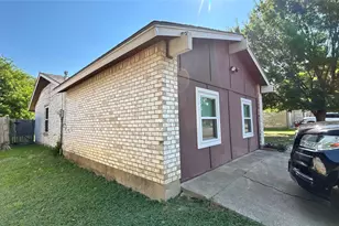 1117 High Point Rd, Arlington, TX 76015 - Photo 3