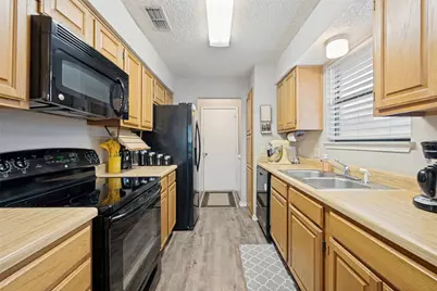 1409 Lincolnshire Way, Fort Worth, TX 76134 - Photo 7