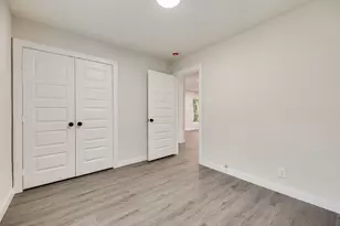 922 NE 33rd St, Grand Prairie, TX 75050 - Photo 13