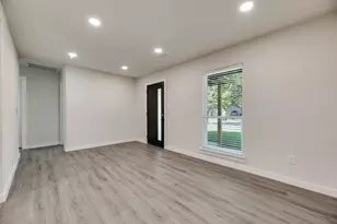 922 NE 33rd St, Grand Prairie, TX 75050 - Photo 5