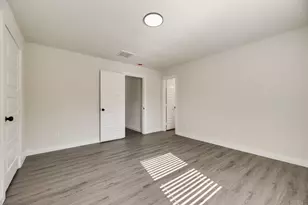 922 NE 33rd St, Grand Prairie, TX 75050 - Photo 9