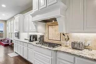 1100 Broadmoor Way, Roanoke, TX 76262 - Photo 9