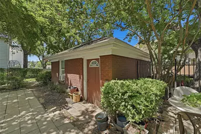 221 W 5th Street, Bonham, TX 75418 - Photo 37