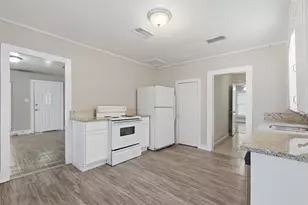 630 E Acheson St, Denison, TX 75021 - Photo 3