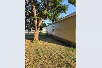 916 West Avenue B, Rosebud, TX 76570 - Photo 19
