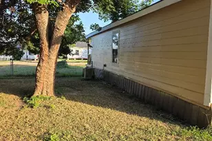 916 W Avenue B, Rosebud, TX 76570 - Photo 19