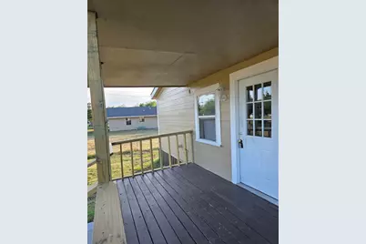 916 West Avenue B, Rosebud, TX 76570 - Photo 3
