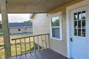 916 W Avenue B, Rosebud, TX 76570 - Photo 3