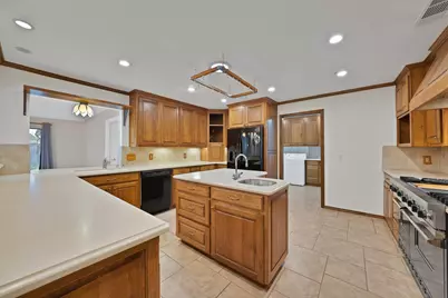 1008 Loch Lomond Drive, Arlington, TX 76012 - Photo 5