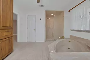 1008 Loch Lomond Dr, Arlington, TX 76012 - Photo 25