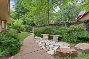1008 Loch Lomond Dr, Arlington, TX 76012 - Photo 35