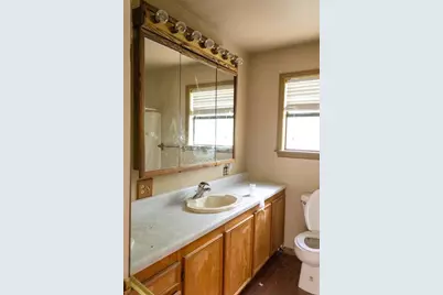 423 Elm Street, Ranger, TX 76470 - Photo 9