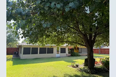 1016 Cliff Drive, Graham, TX 76450 - Photo 23