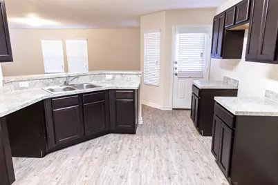 3206 Robin Road, Ennis, TX 75119 - Photo 3