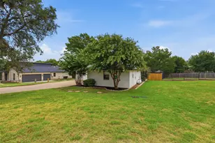9705 Rosalie Ct, Granbury, TX 76049 - Photo 3
