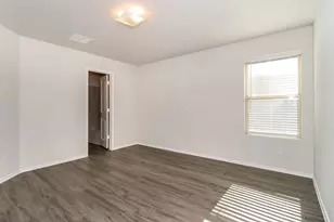 5516 Eagle Point Dr, Fort Worth, TX 76119 - Photo 5