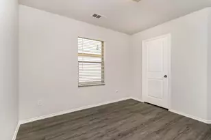 5516 Eagle Point Dr, Fort Worth, TX 76119 - Photo 7