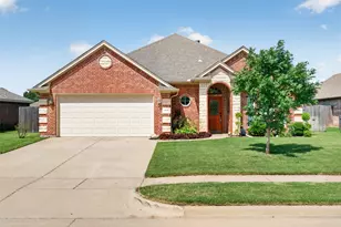 641 Carriage Ln, Saginaw, TX 76179 - Photo 1