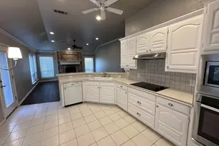 2751 Crystal Glenn Cir, Hurst, TX 76054 - Photo 15