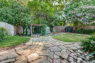 212 W Graham St, McKinney, TX 75069 - Photo 23
