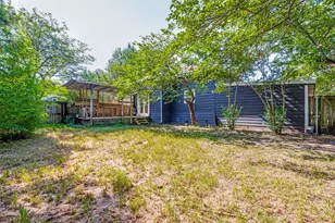 404 S Pearl St, Trenton, TX 75490 - Photo 23