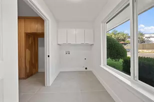 9406 Hilldale Dr, Dallas, TX 75231 - Photo 29