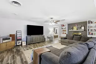 1308 W Redbud Dr, Hurst, TX 76053 - Photo 17