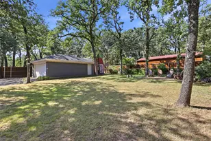 1308 W Redbud Dr, Hurst, TX 76053 - Photo 21