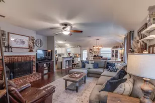 304 Mary Kay Ct, Burleson, TX 76028 - Photo 9