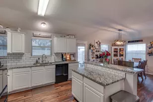 304 Mary Kay Ct, Burleson, TX 76028 - Photo 15