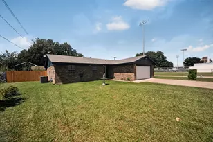 519 E 8th St, Irving, TX 75060 - Photo 31