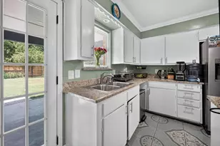 519 E 8th St, Irving, TX 75060 - Photo 9