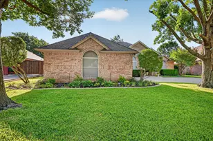 7312 Cottonwood Ct, North Richland Hills, TX 76182 - Photo 3