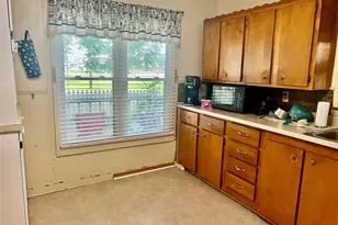 169 Glenn St, Bluff Dale, TX 76433 - Photo 15